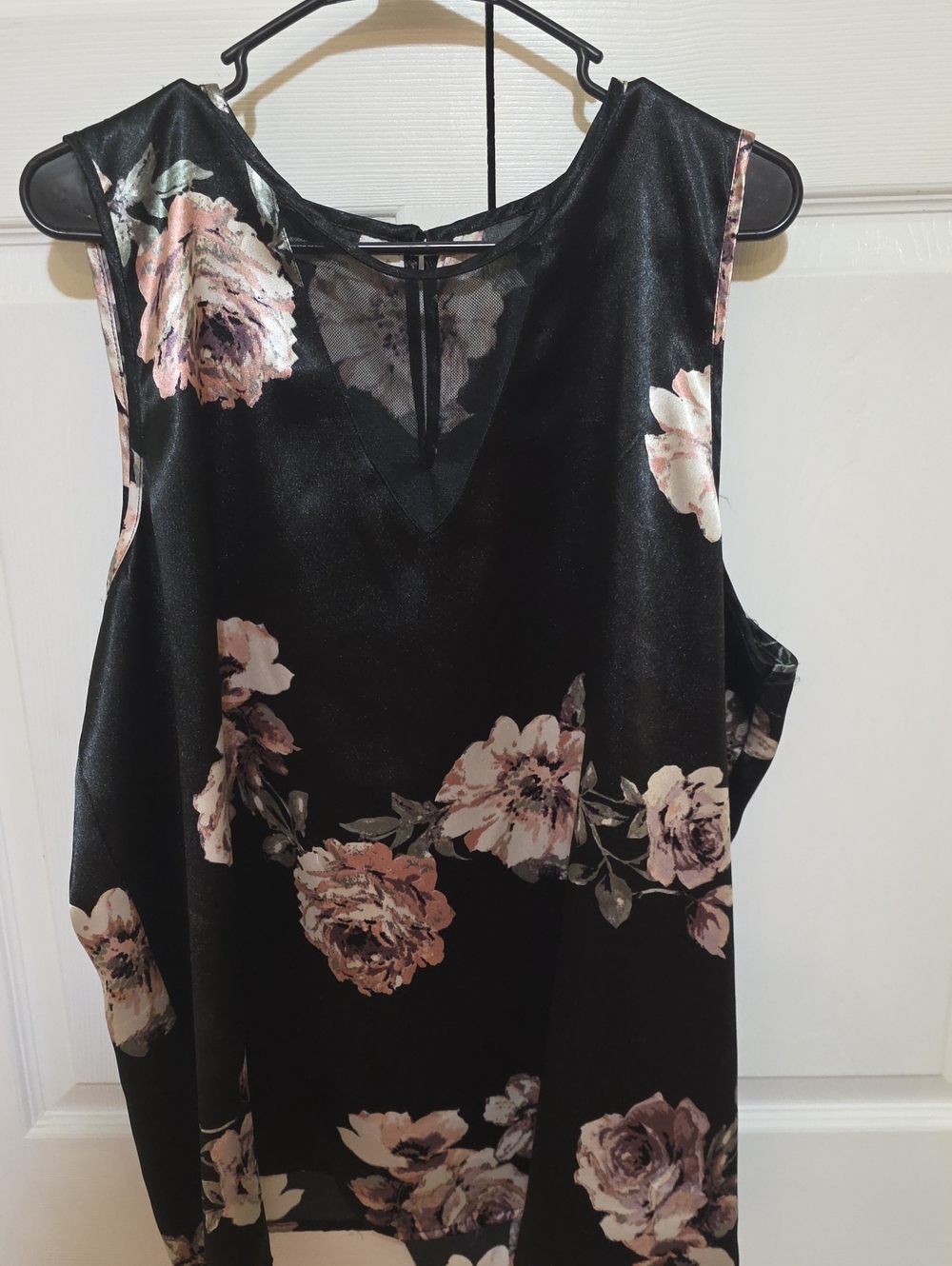 Maurices Black Floral V-Neck Sleeveless Camisole